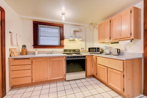 Apartment, 2 Bedrooms | Private kitchen | Fridge, coffee/tea maker