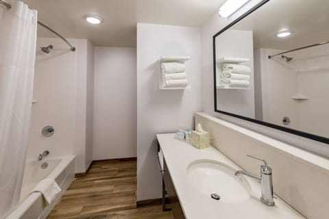 Studio, 1 King Bed, Non Smoking, Refrigerator & Microwave (Wet bar) | Bathroom | Combined shower/tub, designer toiletries, hair dryer, towels