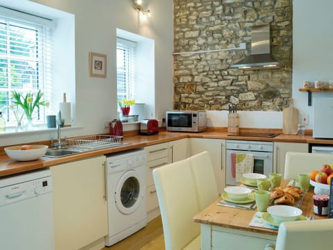Inviting kitchen/dining room | Meadowside Forge, Ashwater, near Beaworthy