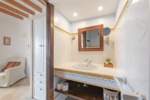 Double Room, Sea View | Bathroom | Bathtub, deep soaking tub, hair dryer, towels