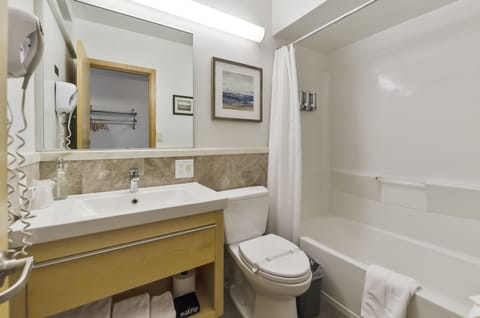 Signature Single Room, 1 Queen Bed, Pool Access, Ground Floor | Bathroom | Combined shower/tub, hair dryer, towels, soap