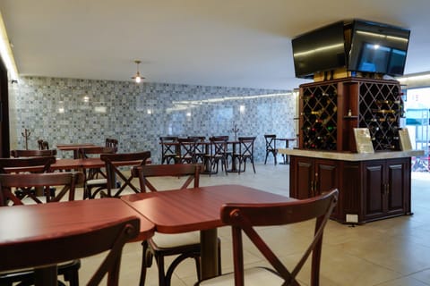 Breakfast, lunch and dinner served