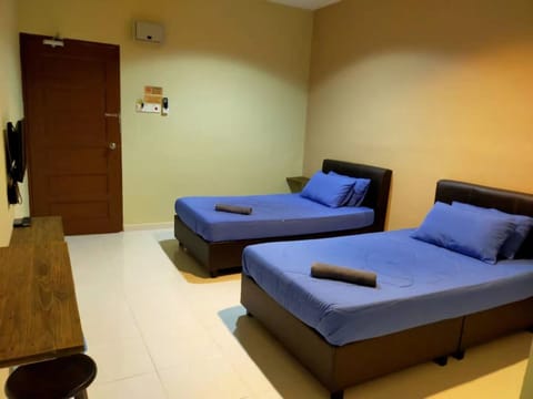 Twin Room, No Windows | Laptop workspace, soundproofing, free WiFi