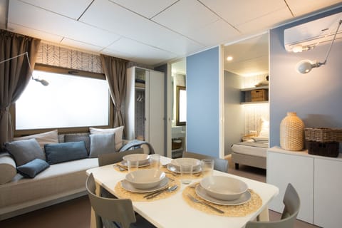 Junior Suite | Private kitchen | Full-size fridge, microwave, stovetop, espresso maker