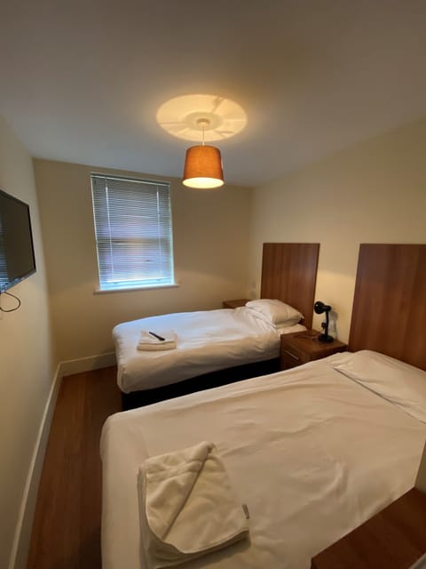 Twin Room | Egyptian cotton sheets, premium bedding, laptop workspace, soundproofing