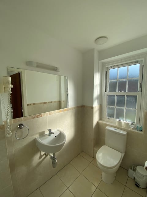 Double Room | Bathroom | Shower, towels