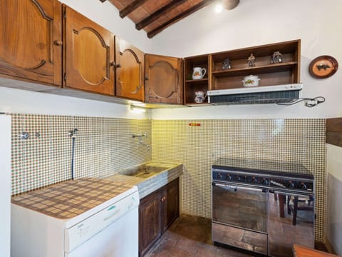 House | Private kitchen | Microwave, highchair