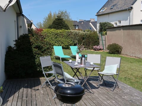 Plant, Furniture, Table, Property, Sky, Chair, Building, Outdoor Table, Tree, Outdoor Furniture