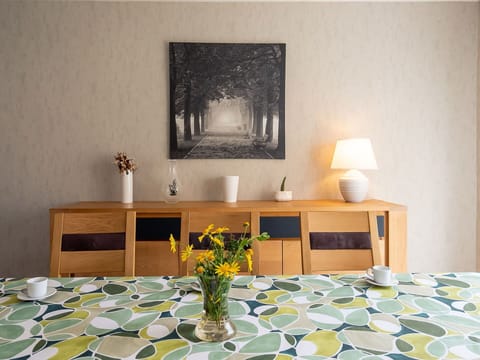 Table, Furniture, Property, Plant, Flower, Building, Decoration, Interior Design, Lighting, Vase