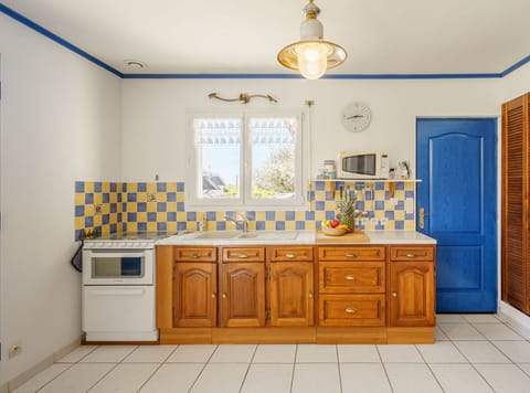 Cabinetry, Property, Countertop, Furniture, Tap, Sink, Blue, Bathroom Cabinet, Drawer, Purple