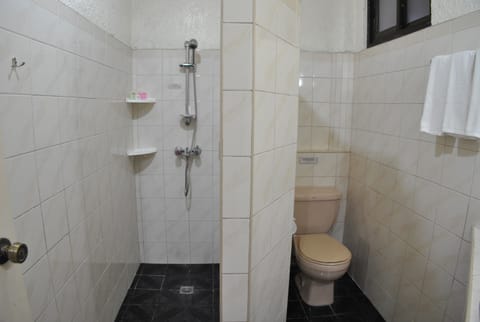 Quadruple Room ( 2F ) | Bathroom | Shower, towels