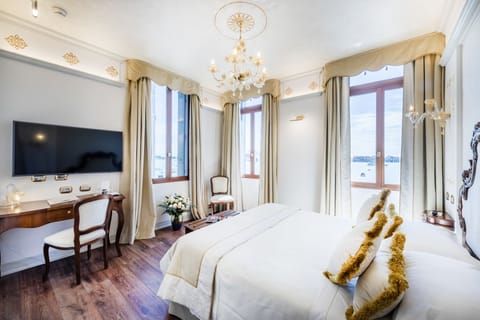 Suite with Grand Canal View | Egyptian cotton sheets, premium bedding, minibar, in-room safe