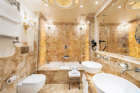 Suite with Grand Canal View | Bathroom | Combined shower/tub, eco-friendly toiletries, hair dryer, bathrobes
