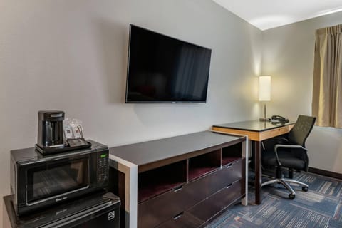 Desk, blackout drapes, iron/ironing board, free WiFi