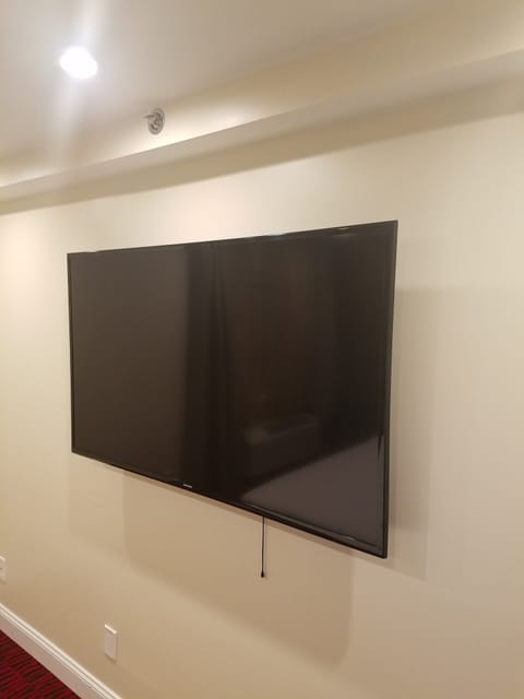 Room, 1 King Bed, Non Smoking (One-Bedroom, Efficiency) | Desk, iron/ironing board, free cribs/infant beds, rollaway beds