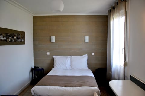 Standard Double Room | Desk, soundproofing, free WiFi, bed sheets