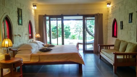 Two Bedroom Villa with Garden View | Minibar, in-room safe, desk, blackout drapes