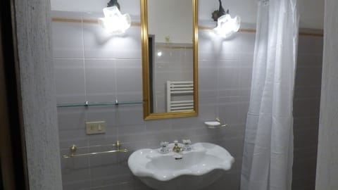 Comfort Apartment, 1 Bedroom (Le Viole) | Bathroom | Towels