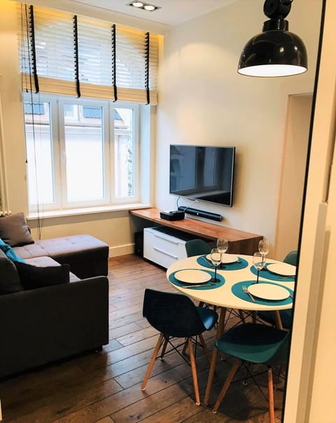 Apartment | Living area | Flat-screen TV