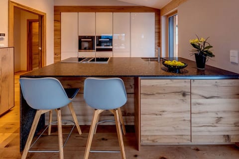 Exclusive Penthouse | Private kitchen | Oven, stovetop, dishwasher, toaster
