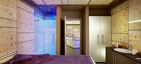 Sauna, spa tub, Turkish bath, body treatments, mud baths, hydrotherapy