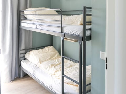 House | 4 bedrooms, individually furnished, bed sheets