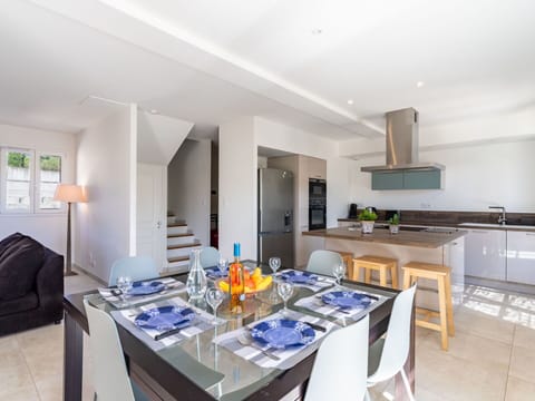 Table, Property, Cabinetry, Interior Design, Wood, Chair, Flooring, Floor, Kitchen & Dining Room Table, Building