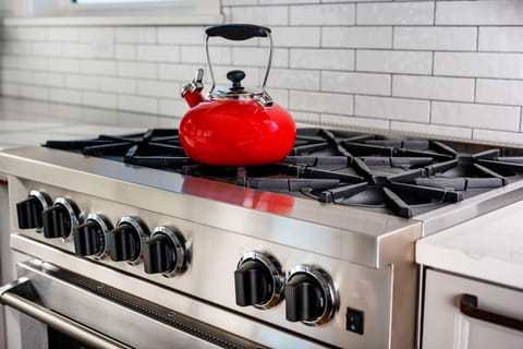 Cook delicious meals for breakfast, lunch, and dinner in this fully equipped kitchen. We suggest grabbing some ingredients from a local farm.