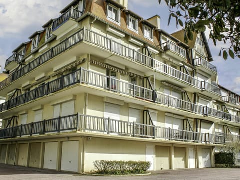 Building, Sky, Cloud, Window, Plant, Urban Design, Condominium, House, Tree, Residential Area