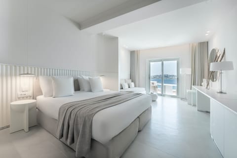 Superior Suite, Sea View | Hypo-allergenic bedding, minibar, in-room safe, individually decorated