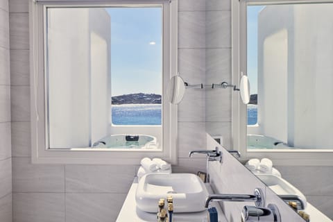 Signature Suite, Sea View (Outdoor Jet Tub) | Bathroom | Shower, rainfall showerhead, designer toiletries, hair dryer