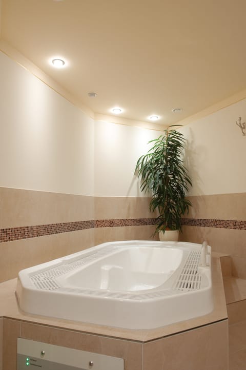 Sauna, body treatments, aromatherapy, body scrubs, facials, massages