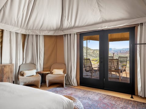 Single King Grand Mesa Tent | Premium bedding, bed sheets