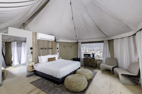 King with Sofa Grand Mesa Tent | Premium bedding, bed sheets