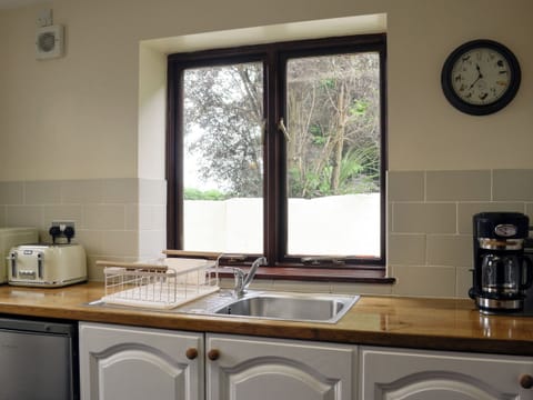 Kitchen | Carter’s Rest - Llwyn Ffynnon, Y Ffôr, near Pwllheli