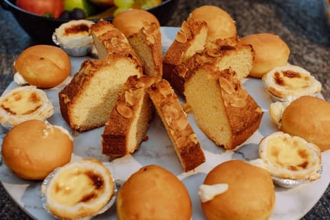 Daily continental breakfast (EUR 20 per person)