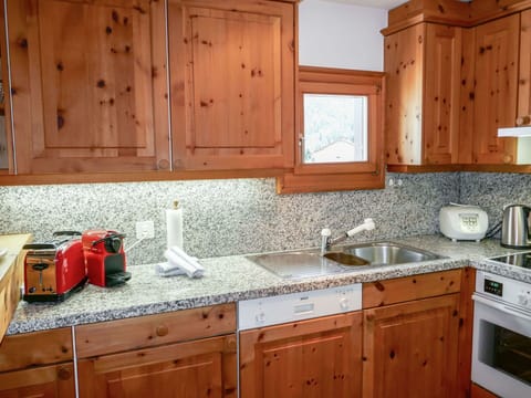 Countertop, Cabinetry, Kitchen, Room, Furniture, Property, Sink, Wood Stain, Tile, Interior Design