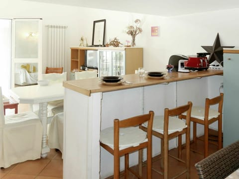 Furniture, Room, Property, Table, Interior Design, Kitchen, Dining Room, Building, House, Chair