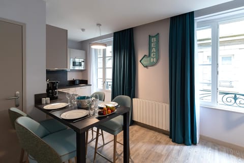 City Apartment (35m2) | Private kitchenette | Fridge, oven, dishwasher, coffee/tea maker