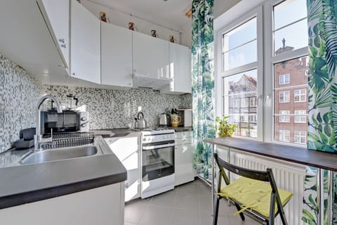 Apartment, 1 Bedroom (ul. Grobla I (4 Adults) 8/6) | Private kitchen | Fridge, microwave, stovetop, dishwasher