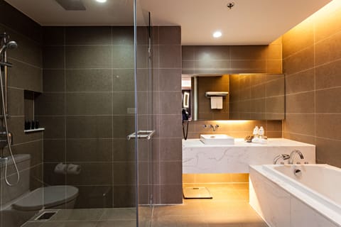 Suite, 1 King Bed, Non Smoking, Microwave (Shower Only) | Bathroom | Free toiletries, hair dryer, bathrobes, slippers