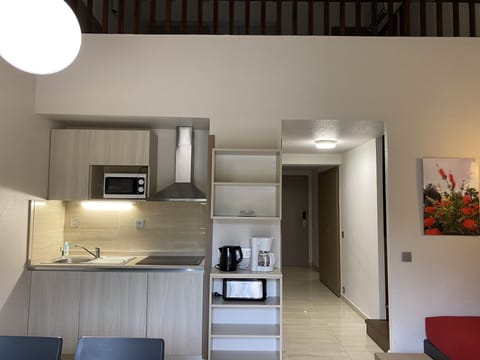 Family Apartment | Private kitchen | Full-size fridge, microwave, stovetop, dishwasher