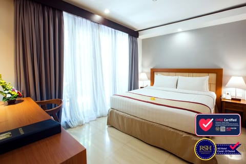 Superior Room, Garden View | In-room safe, desk, blackout drapes, iron/ironing board