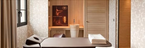 Couples treatment rooms, spa tub, Turkish bath, body treatments