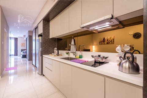 Studio Suite | Private kitchenette | Full-size fridge, microwave, stovetop, electric kettle