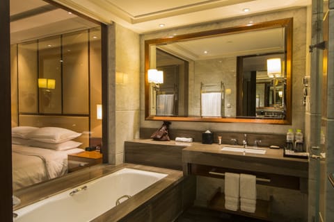 Room, 1 King Bed | Bathroom | Deep soaking tub, rainfall showerhead, free toiletries, hair dryer