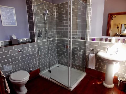 Premium bedding, in-room safe, desk, laptop workspace