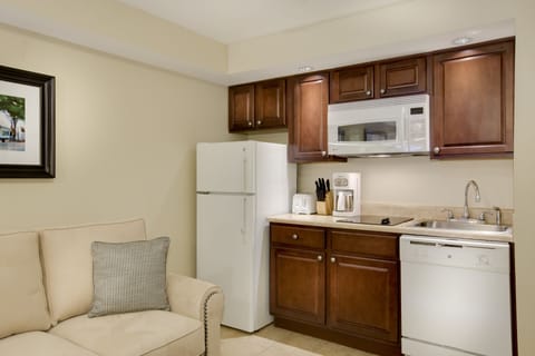 Standard Studio Suite, 1 Queen Bed with Sofa bed, Non Smoking | Private kitchenette | Full-size fridge, microwave, stovetop, dishwasher