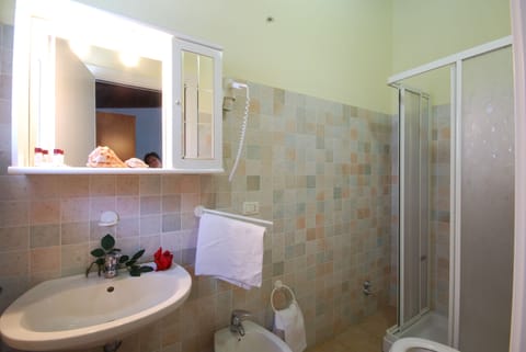 Comfort Double Room, Pool View | Bathroom | Shower, rainfall showerhead, soap, shampoo