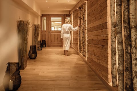 Sauna, steam room, sports massages, massages